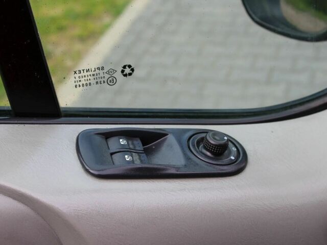 Серый Опель Виваро, объемом двигателя 2.5 л и пробегом 261 тыс. км за 7050 $, фото 16 на Automoto.ua