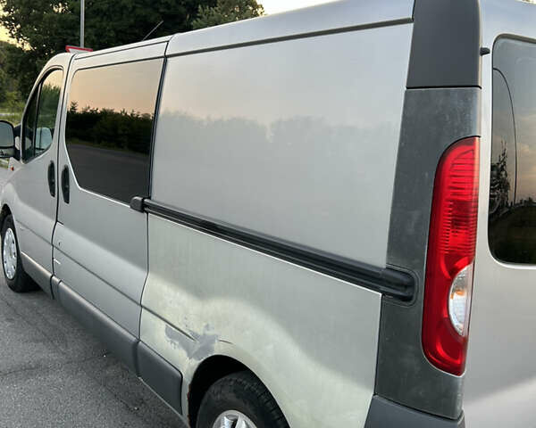 Серый Опель Виваро, объемом двигателя 2 л и пробегом 240 тыс. км за 7000 $, фото 4 на Automoto.ua