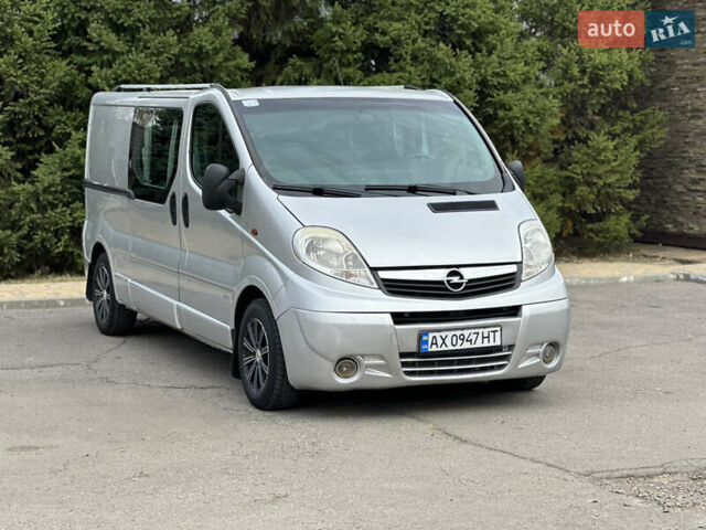 Серый Опель Виваро, объемом двигателя 2 л и пробегом 283 тыс. км за 9200 $, фото 2 на Automoto.ua