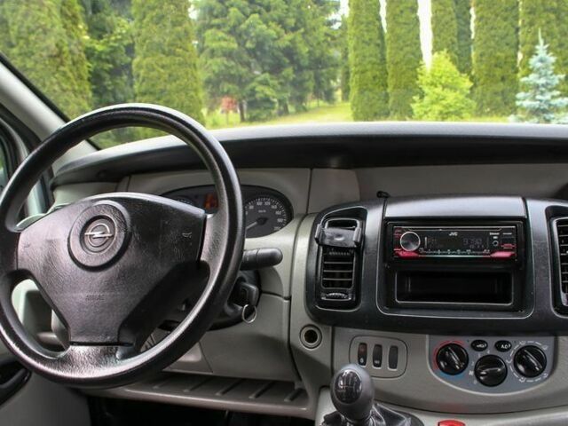 Серый Опель Виваро, объемом двигателя 2.5 л и пробегом 261 тыс. км за 7050 $, фото 19 на Automoto.ua