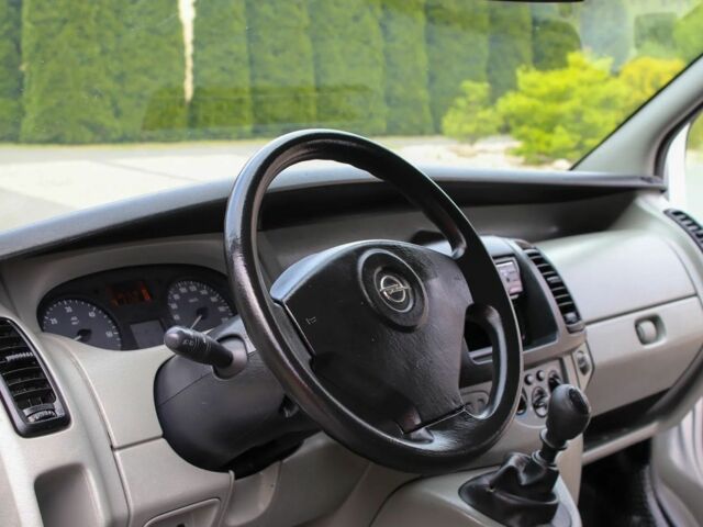 Серый Опель Виваро, объемом двигателя 2.5 л и пробегом 261 тыс. км за 7100 $, фото 19 на Automoto.ua