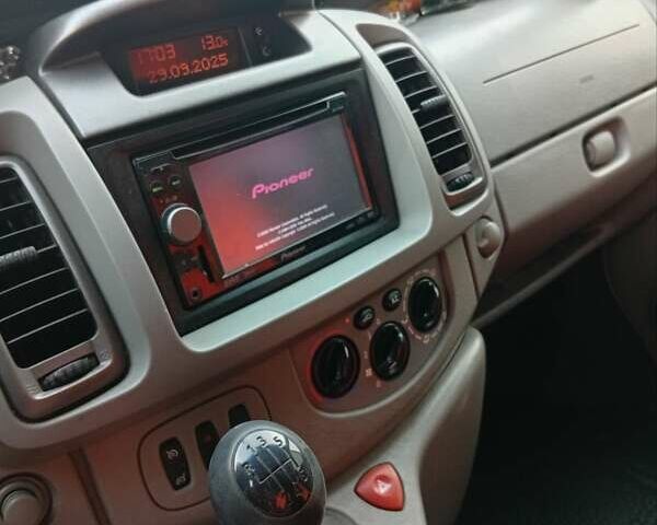 Серый Опель Виваро, объемом двигателя 2 л и пробегом 156 тыс. км за 10700 $, фото 5 на Automoto.ua