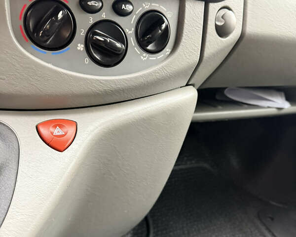 Серый Опель Виваро, объемом двигателя 2 л и пробегом 223 тыс. км за 12900 $, фото 19 на Automoto.ua