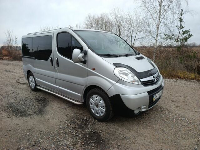 Серый Опель Виваро, объемом двигателя 2 л и пробегом 290 тыс. км за 10300 $, фото 3 на Automoto.ua