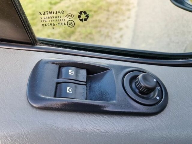 Серый Опель Виваро, объемом двигателя 2 л и пробегом 183 тыс. км за 7000 $, фото 19 на Automoto.ua