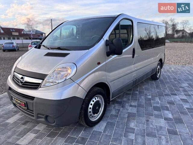 Сірий Опель Віваро, об'ємом двигуна 2 л та пробігом 243 тис. км за 13499 $, фото 2 на Automoto.ua