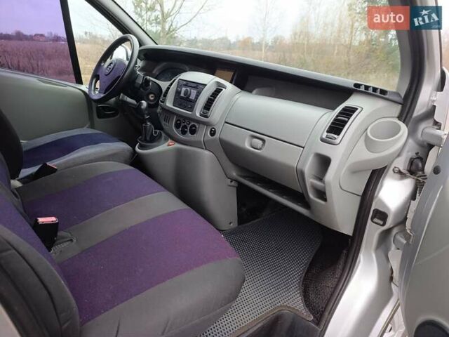 Серый Опель Виваро, объемом двигателя 2 л и пробегом 290 тыс. км за 10300 $, фото 25 на Automoto.ua