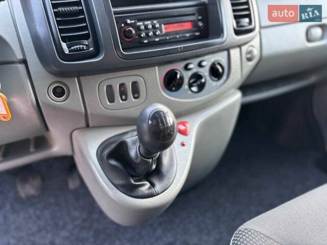 Сірий Опель Віваро, об'ємом двигуна 2 л та пробігом 243 тис. км за 13499 $, фото 12 на Automoto.ua