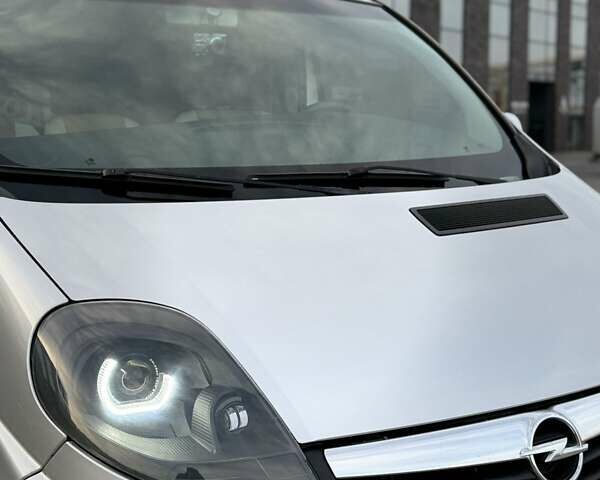 Сірий Опель Віваро, об'ємом двигуна 2.5 л та пробігом 317 тис. км за 11700 $, фото 7 на Automoto.ua