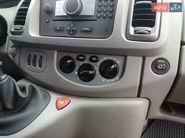 Серый Опель Виваро, объемом двигателя 2 л и пробегом 290 тыс. км за 10300 $, фото 26 на Automoto.ua