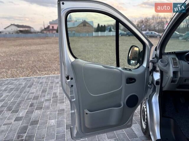 Сірий Опель Віваро, об'ємом двигуна 2 л та пробігом 243 тис. км за 13499 $, фото 7 на Automoto.ua