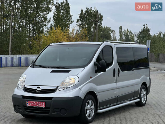 Серый Опель Виваро, объемом двигателя 2.5 л и пробегом 299 тыс. км за 13700 $, фото 5 на Automoto.ua