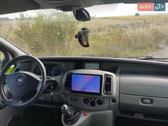 Сірий Опель Віваро, об'ємом двигуна 2.5 л та пробігом 248 тис. км за 13650 $, фото 8 на Automoto.ua