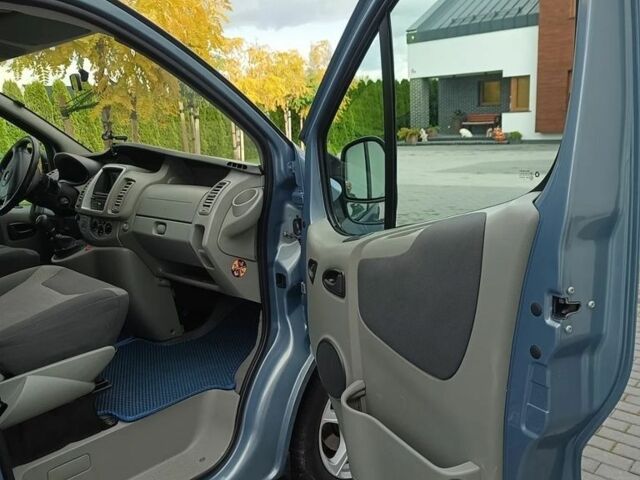 Сірий Опель Віваро, об'ємом двигуна 2 л та пробігом 216 тис. км за 7500 $, фото 15 на Automoto.ua