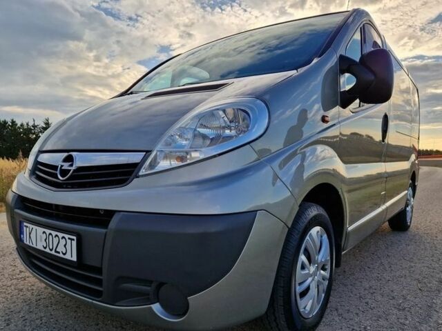 Серый Опель Виваро, объемом двигателя 2 л и пробегом 183 тыс. км за 7000 $, фото 4 на Automoto.ua