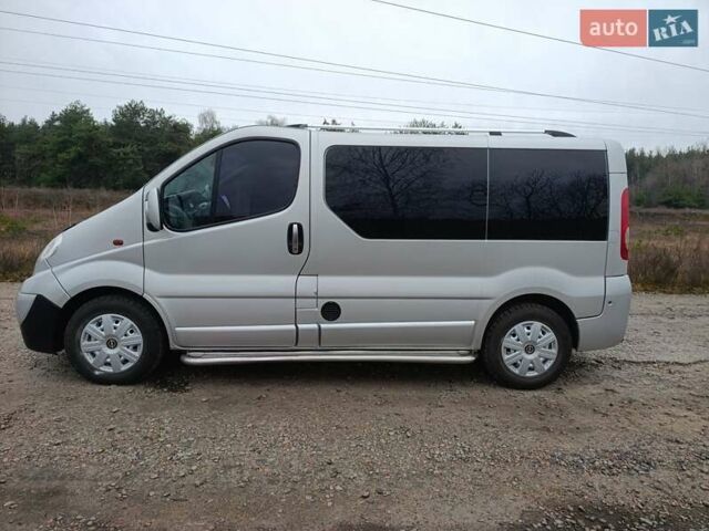 Серый Опель Виваро, объемом двигателя 2 л и пробегом 290 тыс. км за 10300 $, фото 3 на Automoto.ua
