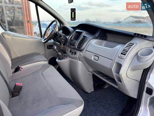 Сірий Опель Віваро, об'ємом двигуна 2 л та пробігом 243 тис. км за 13499 $, фото 17 на Automoto.ua