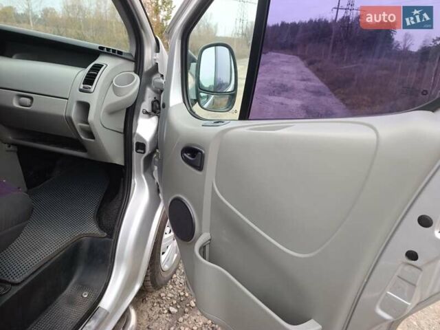 Серый Опель Виваро, объемом двигателя 2 л и пробегом 290 тыс. км за 10300 $, фото 24 на Automoto.ua