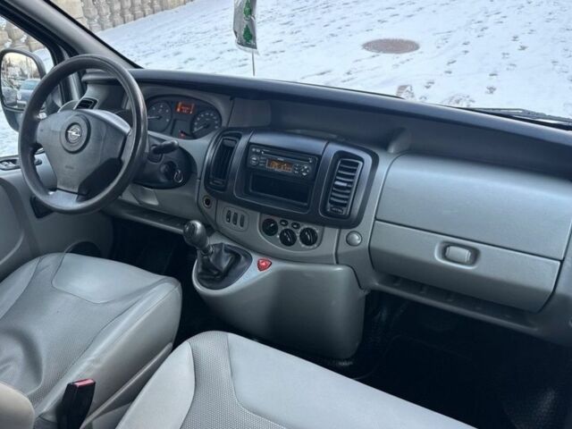 Серый Опель Виваро, объемом двигателя 2 л и пробегом 265 тыс. км за 4100 $, фото 10 на Automoto.ua