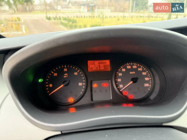 Серый Опель Виваро, объемом двигателя 2 л и пробегом 223 тыс. км за 12900 $, фото 17 на Automoto.ua