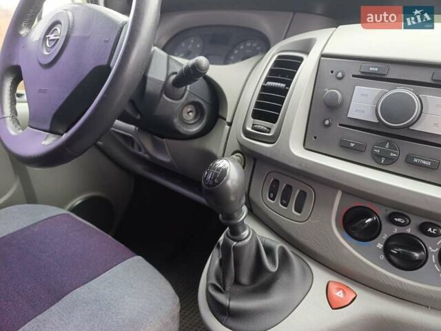 Серый Опель Виваро, объемом двигателя 2 л и пробегом 290 тыс. км за 10300 $, фото 28 на Automoto.ua