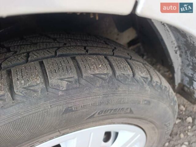 Серый Опель Виваро, объемом двигателя 2 л и пробегом 290 тыс. км за 10300 $, фото 16 на Automoto.ua