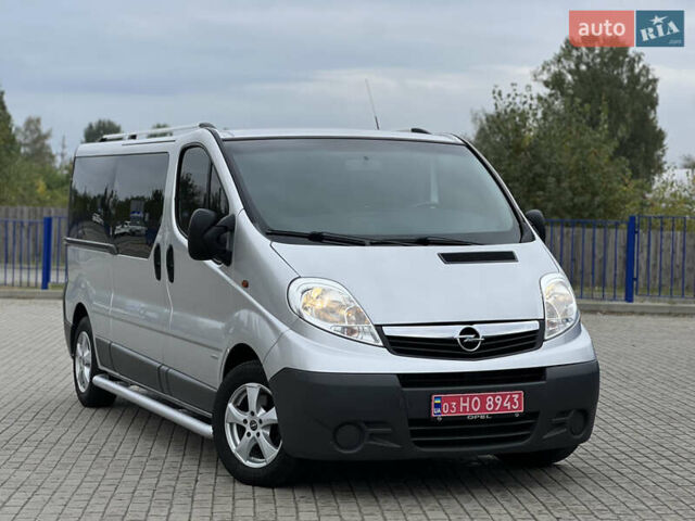Серый Опель Виваро, объемом двигателя 2.5 л и пробегом 299 тыс. км за 13700 $, фото 2 на Automoto.ua