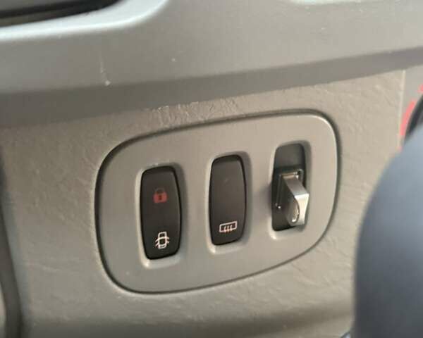 Сірий Опель Віваро, об'ємом двигуна 2.5 л та пробігом 317 тис. км за 11700 $, фото 18 на Automoto.ua