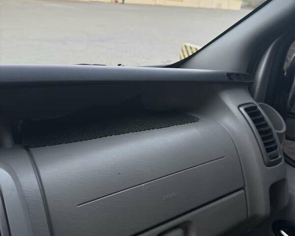 Сірий Опель Віваро, об'ємом двигуна 2.5 л та пробігом 317 тис. км за 11700 $, фото 21 на Automoto.ua