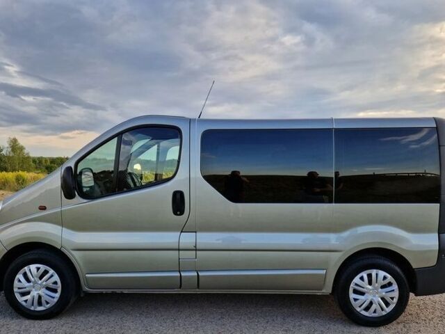 Серый Опель Виваро, объемом двигателя 2 л и пробегом 183 тыс. км за 7000 $, фото 10 на Automoto.ua