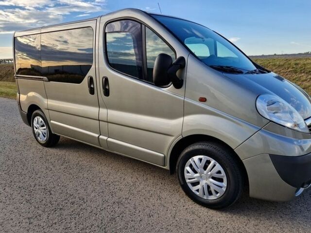 Сірий Опель Віваро, об'ємом двигуна 2 л та пробігом 256 тис. км за 7100 $, фото 5 на Automoto.ua