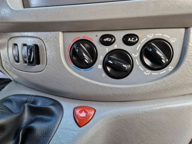 Серый Опель Виваро, объемом двигателя 2 л и пробегом 183 тыс. км за 7000 $, фото 18 на Automoto.ua