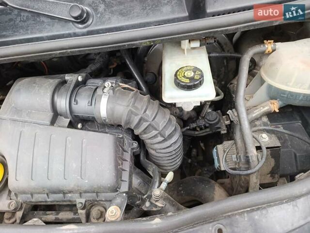 Серый Опель Виваро, объемом двигателя 2 л и пробегом 290 тыс. км за 10300 $, фото 29 на Automoto.ua