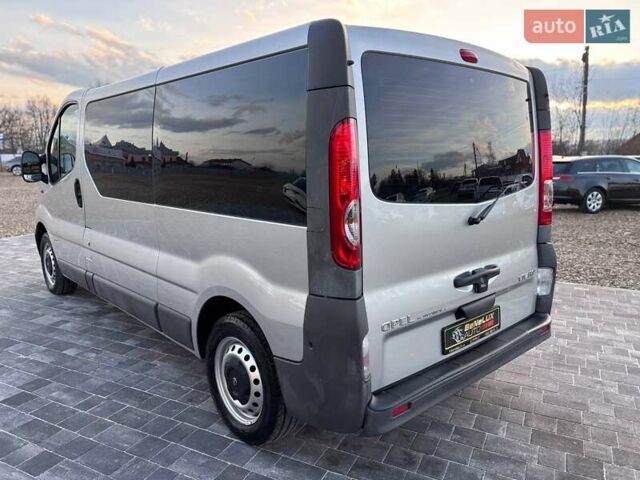 Сірий Опель Віваро, об'ємом двигуна 2 л та пробігом 243 тис. км за 13499 $, фото 4 на Automoto.ua