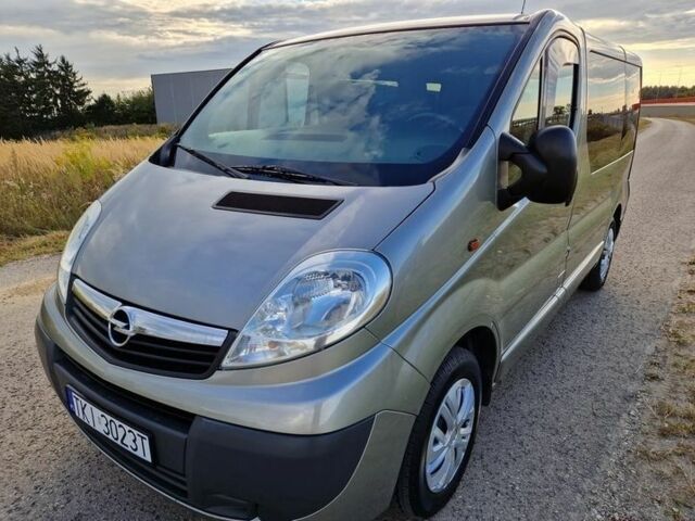 Серый Опель Виваро, объемом двигателя 2 л и пробегом 183 тыс. км за 7000 $, фото 1 на Automoto.ua