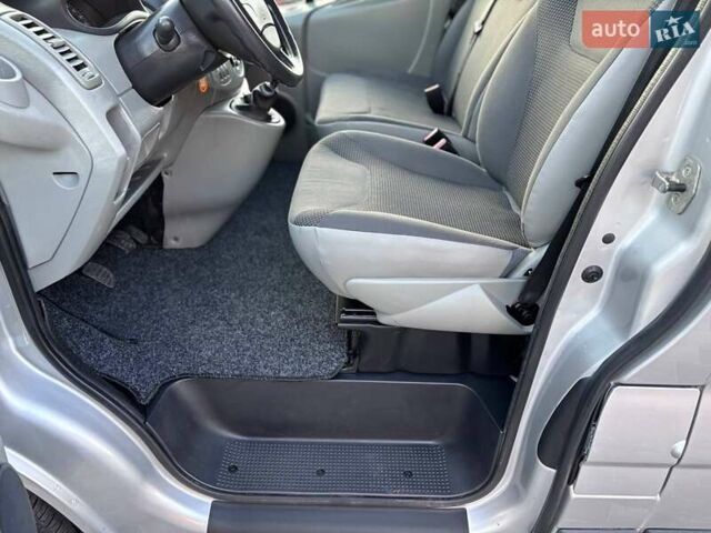 Сірий Опель Віваро, об'ємом двигуна 2 л та пробігом 243 тис. км за 13499 $, фото 8 на Automoto.ua