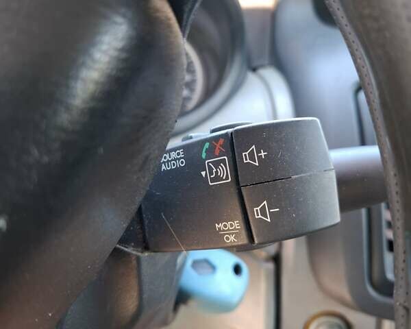 Серый Опель Виваро, объемом двигателя 2.5 л и пробегом 320 тыс. км за 10800 $, фото 10 на Automoto.ua