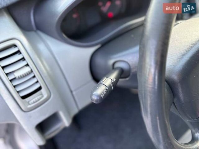 Сірий Опель Віваро, об'ємом двигуна 2 л та пробігом 243 тис. км за 13499 $, фото 10 на Automoto.ua