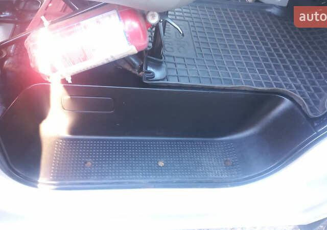 Серый Опель Виваро, объемом двигателя 2 л и пробегом 297 тыс. км за 12200 $, фото 8 на Automoto.ua