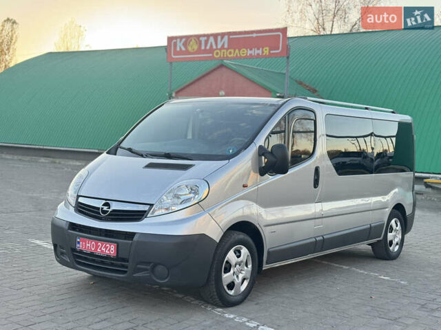 Серый Опель Виваро, объемом двигателя 2 л и пробегом 285 тыс. км за 13950 $, фото 4 на Automoto.ua