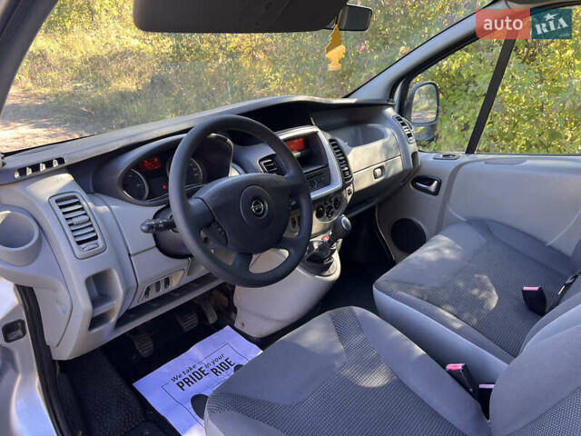 Сірий Опель Віваро, об'ємом двигуна 2 л та пробігом 287 тис. км за 13800 $, фото 24 на Automoto.ua