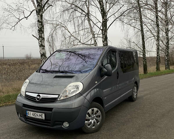 Серый Опель Виваро, объемом двигателя 2.46 л и пробегом 340 тыс. км за 15695 $, фото 2 на Automoto.ua