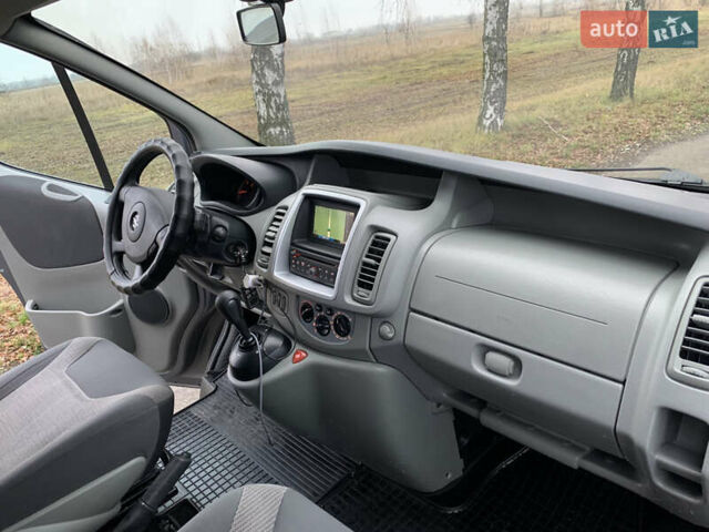 Серый Опель Виваро, объемом двигателя 2.46 л и пробегом 340 тыс. км за 15695 $, фото 13 на Automoto.ua