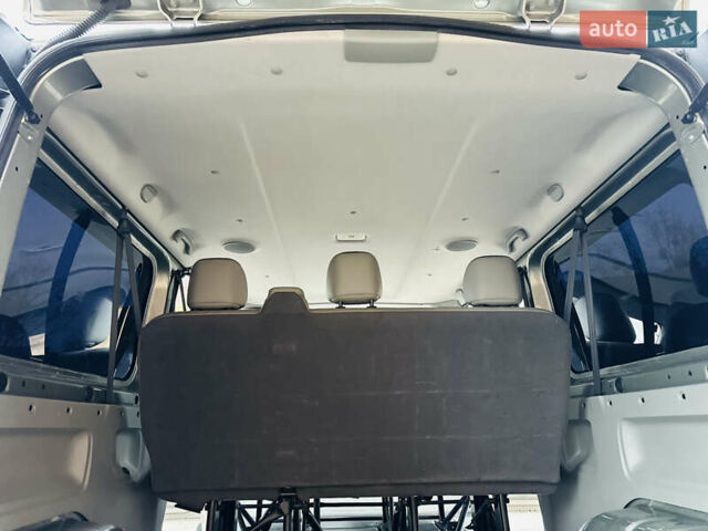 Сірий Опель Віваро, об'ємом двигуна 2 л та пробігом 264 тис. км за 14500 $, фото 17 на Automoto.ua