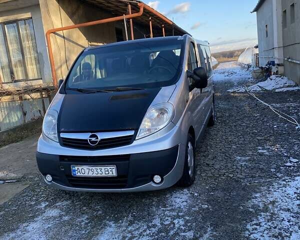 Серый Опель Виваро, объемом двигателя 2 л и пробегом 431 тыс. км за 13000 $, фото 2 на Automoto.ua