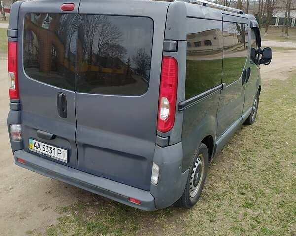 Серый Опель Виваро, объемом двигателя 2 л и пробегом 338 тыс. км за 9800 $, фото 5 на Automoto.ua