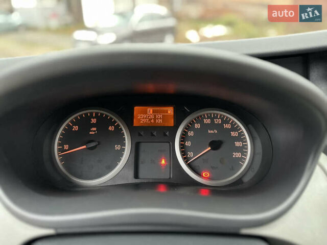 Сірий Опель Віваро, об'ємом двигуна 2 л та пробігом 264 тис. км за 14500 $, фото 18 на Automoto.ua