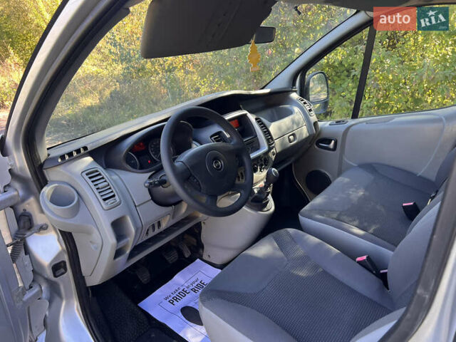 Сірий Опель Віваро, об'ємом двигуна 2 л та пробігом 287 тис. км за 13800 $, фото 23 на Automoto.ua