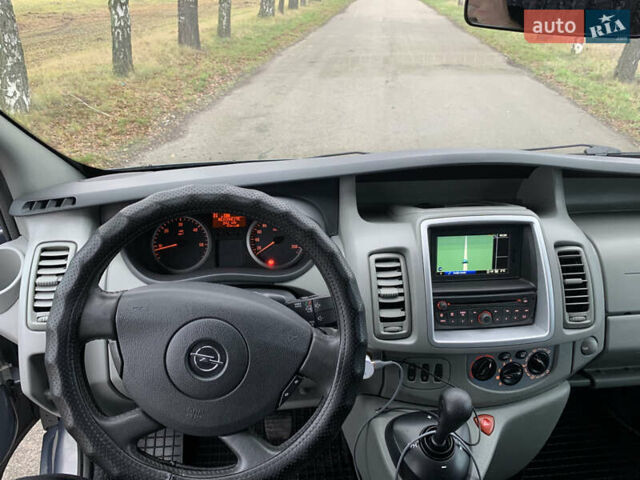 Серый Опель Виваро, объемом двигателя 2.46 л и пробегом 340 тыс. км за 15695 $, фото 12 на Automoto.ua