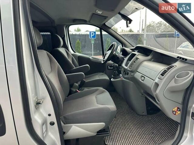 Серый Опель Виваро, объемом двигателя 2 л и пробегом 250 тыс. км за 13999 $, фото 17 на Automoto.ua